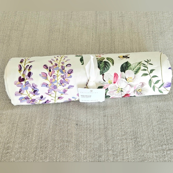 Meadow Table Throw - Picture 2 of 5